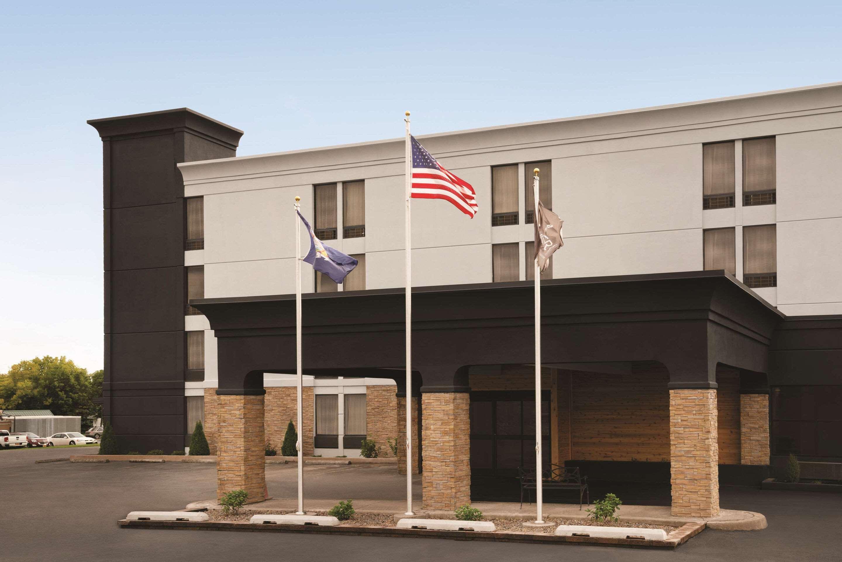 Comfort Inn & Suites Liverpool - Syracuse North Экстерьер фото