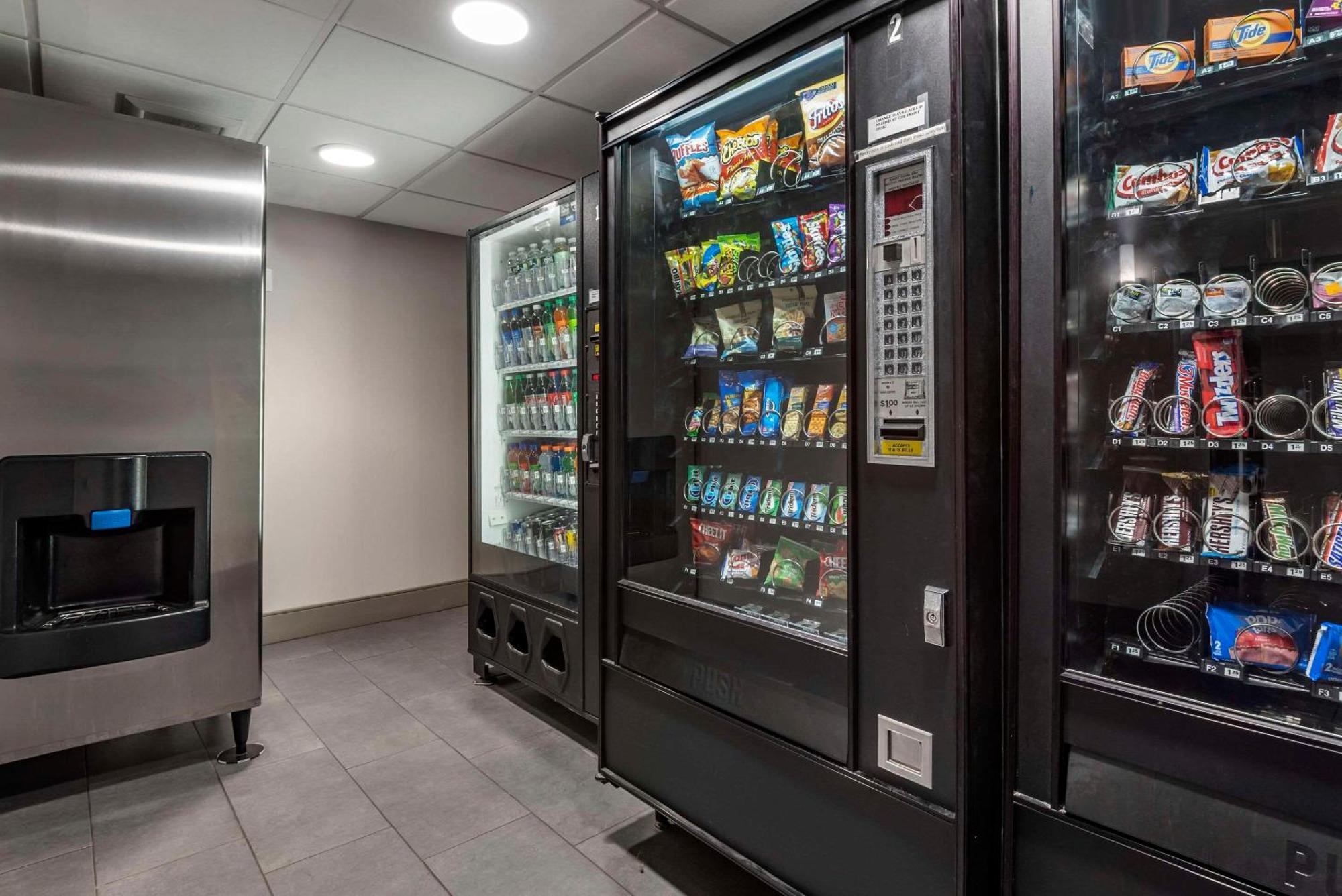 Comfort Inn & Suites Liverpool - Syracuse North Экстерьер фото