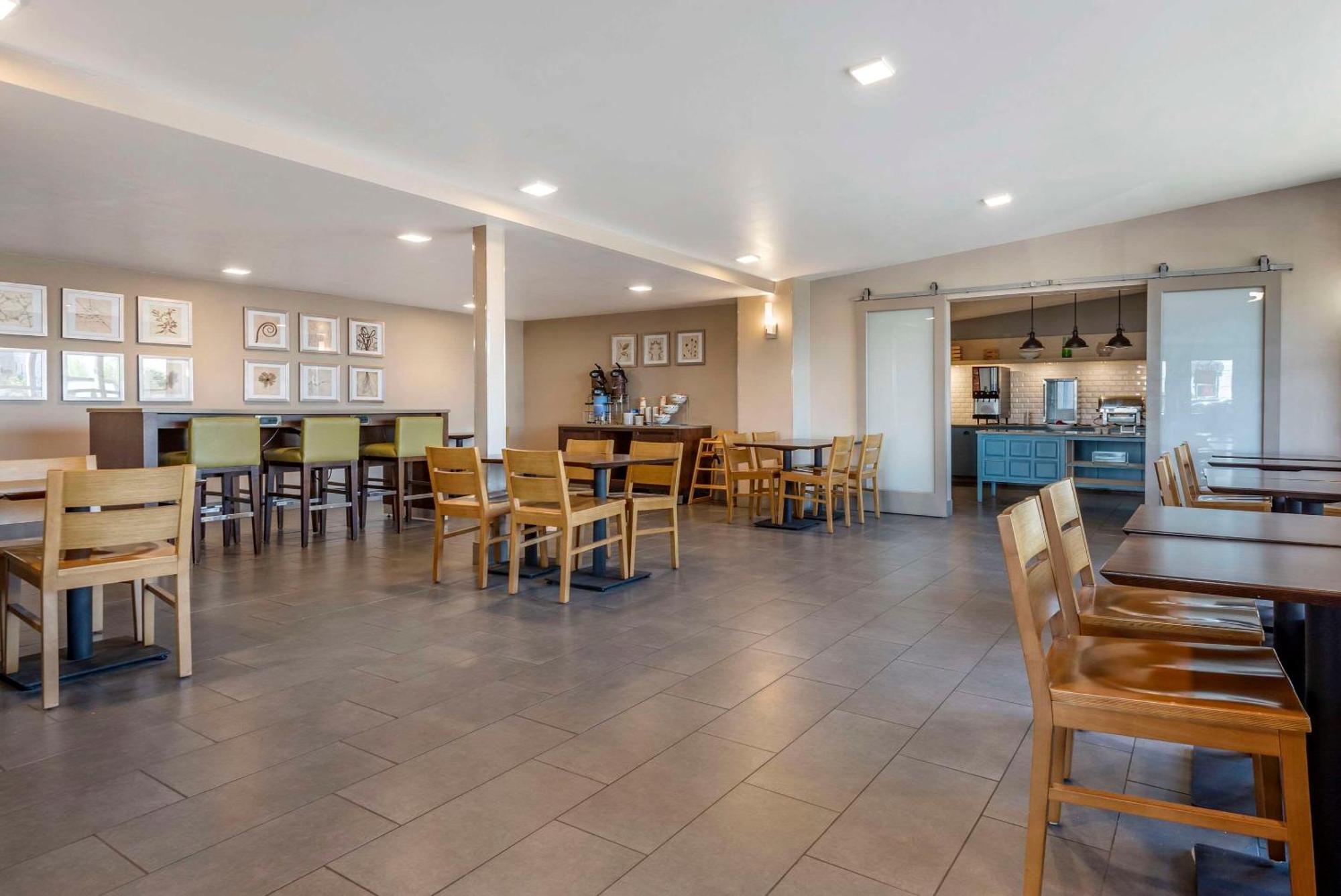 Comfort Inn & Suites Liverpool - Syracuse North Экстерьер фото